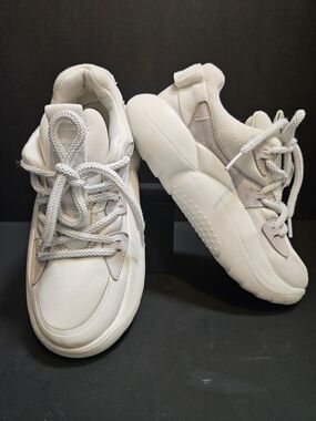 UGG LA Cloud Lace Sneakers Women's Lightweight Platform Shoes White Grey Sz 7
